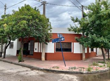 Casa · 152m² · 5 Ambientes · Casa en Venta en Yapeyu/bajo General Paz - Oportunidad con Escritura!
