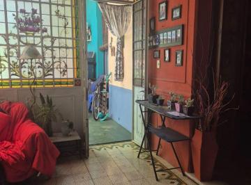 Casa de 3 ambientes, Villa General Mitre · Casa en Esquina a Reciclar