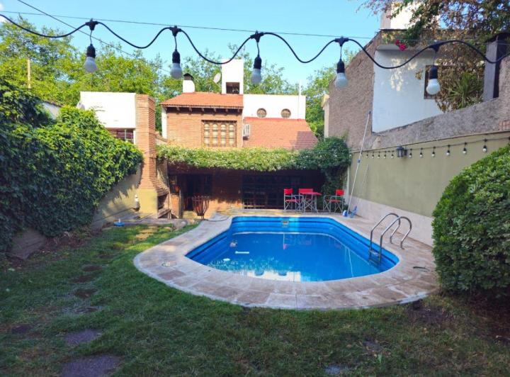 Casa · 190m² · 7 Ambientes · 1 Cochera