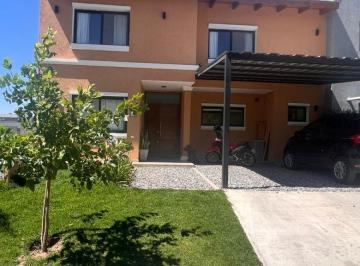 Casa · 150m² · 9 Ambientes · 2 Cocheras · Venta en Docta de Hermosa Casa Apta Credito!