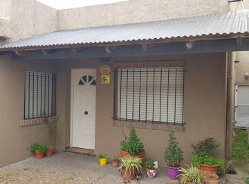 Casa · 190m² · 5 Ambientes · 1 Cochera · Oportunindad Unica! - Amplia Casa a La Venta en San Antonio de Padua