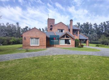 Casa · 273m² · 3 Dormitorios · 2 Cocheras · Chacras de Open Door, Casa en Venta Permuto - Financio