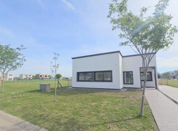 Casa · 156m² · 5 Ambientes · 2 Cocheras · Casa en Venta en B°c° San Pablo Pilar. 3 Dorm. y Escritorio. Posibilidad de Financiación.