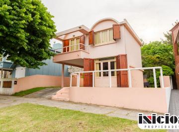 Casa de 4 ambientes, Mar de Ajó · Oportunidad en Zona Residencial - C1024