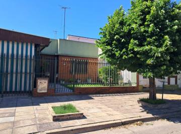 Casa de 5 ambientes, La Matanza · Casa de 5 Ambientes con Cochera y Amplio Patio. Todos Los Servicios Pagos y Disponibles.