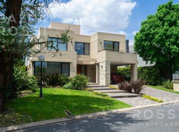 Casa · 320m² · 6 Ambientes · 2 Cocheras · Casa a La Venta