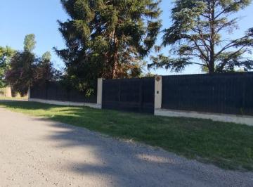 Local comercial · 300m² · 4 Ambientes · 1 Cochera · Casa Para Uso Comercial en Alquiler (Funes)