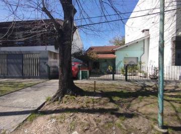 Casa · 133m² · 4 Ambientes · 2 Cocheras · En Venta Casa o Lote en 502 Entre 14 y 15 de Gonnet Sobre Lote de 10 por 50 2 Dorm.