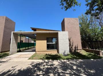 Casa · 128m² · 5 Ambientes · 2 Cocheras · Casa Planta Baja/ Housing Pazífica / Villa Warcalde / 3 Dorm. Pileta Propia