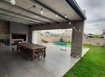 Casa de 4 ambientes, Esperanza · Casa con Amplio Patio y Pileta