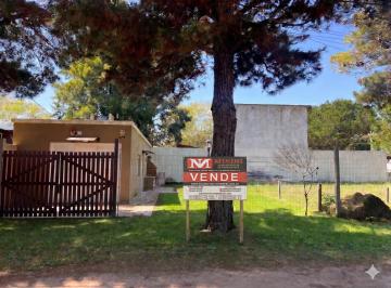 Casa de 3 ambientes, La Lucila del Mar · Lote Amplio con Vivienda Amoblada en Esquina!.
