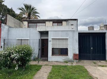 Casa · 120m² · 4 Dormitorios · 1 Cochera · Casa y Departamento en Venta. Ituzaingo Norte