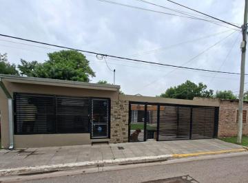 Casa de 4 ambientes, Alvear · Av América Al 1600