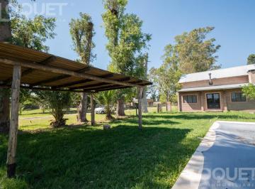 Casa · 236m² · 5 Ambientes · 1 Cochera · Casa en Sauce Viejo