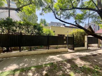 Casa · 126m² · 3 Ambientes · 1 Cochera · Inmueble Desarrollado Totalmente en Pb, Sobre Dos Parcelas