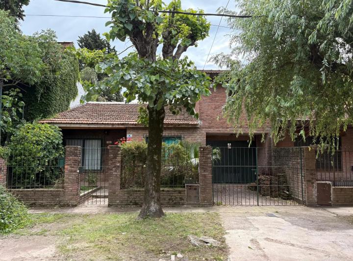 Casa · 140m² · 4 Ambientes · 1 Cochera