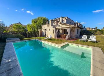 Casa · 127m² · 4 Ambientes · 1 Cochera · Venta Casa 4 Amb + Dependencia en Barrio Cerrado