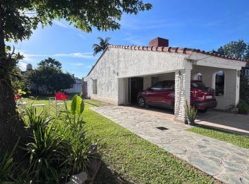 Casa de 4 ambientes, Yerba Buena · En Venta - Casa de 3 Dorm. con Lote Adicional en Yerba Buena