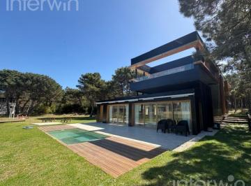 vertical · Casa en Venta - 6 Ambientes - Full Amenities - Cochera - Pinamar - Barrio Privado