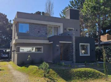 Casa de 4 ambientes, Costa del Este · Excelente Casa a La Venta en Costa del Este