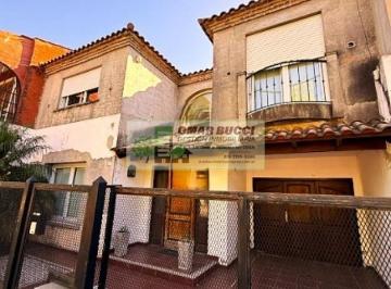 Casa · 291m² · 5 Ambientes · 2 Cocheras · Casa 5 Ambientes con Cochera en Haedo, Excelente Zona!