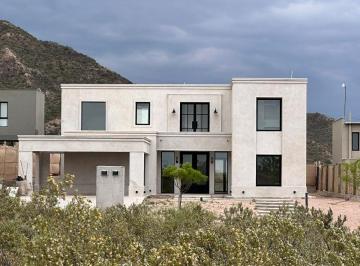 Casa de 4 ambientes, El Challao · Casa Est Mendoza Norte, 3 Dorm, 3 Baños, 2 Coch, Apto Crédito