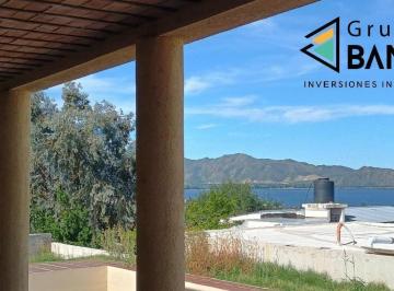 Casa · 233m² · 4 Ambientes · 2 Cocheras · Casa en Villa del Lago