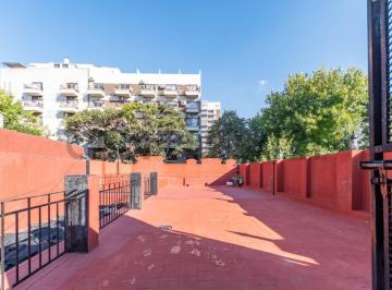 Casa · 230m² · 6 Ambientes · 1 Cochera · ¡Venta Casa Lote Propio - Oportunidad Única! Acepta Permuta