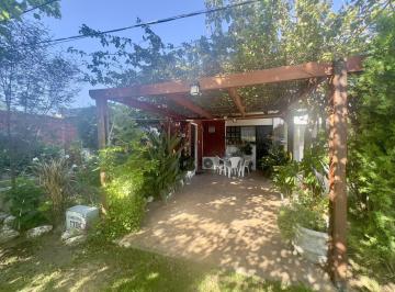 Casa · 105m² · 5 Ambientes · 1 Cochera · Casa en Venta con 4 Dorm., 2 Baños a m de Rambla Costanera en Colonia del Sacramento