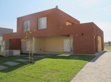 Casa · 86m² · 3 Ambientes · 2 Cocheras · Casa en Venta en Barrio Casas de Santa Guadalupe, Pilar del