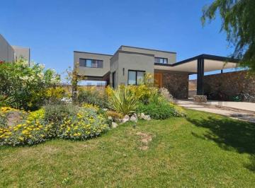 Casa · 264m² · 5 Ambientes · 2 Cocheras · Moderna Casa en Venta Barrio Privado Mendoza Norte