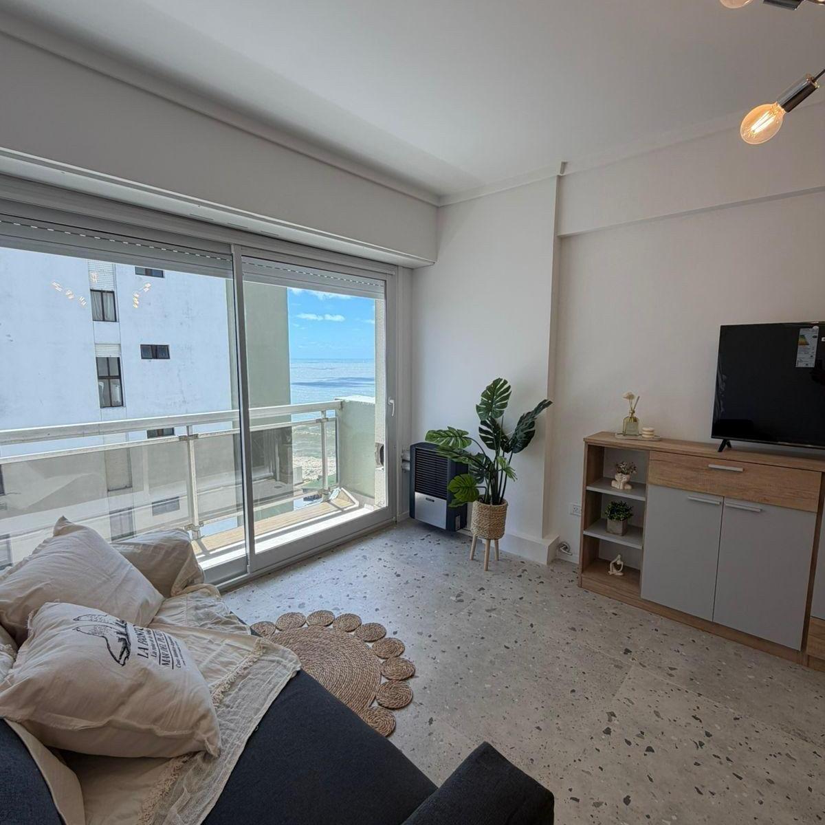 Depto 2 amb, 41m² con balcón y vista lateral al mar — Corrientes