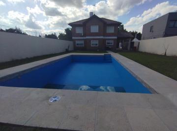Casa · 164m² · 5 Ambientes · 5 Cocheras · Casa 6 Amb C/pileta Bo. Semi Cerrado - La Reja - Permuta