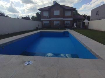 Casa · 164m² · 5 Ambientes · 5 Cocheras · Casa 6 Amb C/pileta Bo. Semi Cerrado - La Reja - Permuta