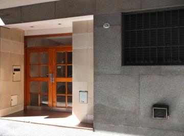 Departamento de 4 ambientes, Recoleta · Departamento de 105 m² con Balcon Corrido Al Frente Sobre La Calle Charcas