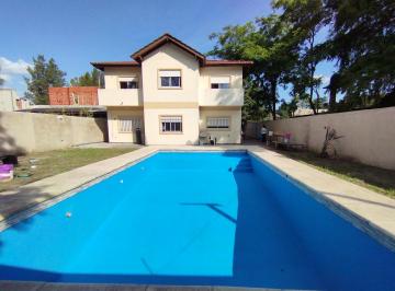 Casa · 217m² · 5 Ambientes · 5 Cocheras · Casa 6 Amb C/pileta Bo. Semi Cerrado - La Reja - Permuta