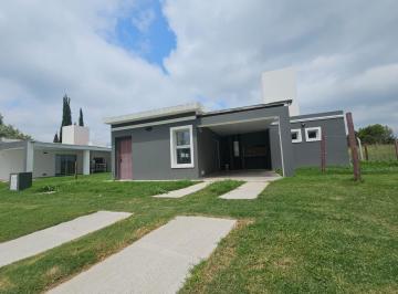 Casa · 82m² · 4 Ambientes · 1 Cochera · A Estrenar Casa Dentro Complejo Cerrado