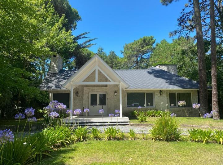Casa · 180m² · 5 Ambientes · 1 Cochera