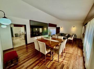 Casa · 300m² · 8 Ambientes · 4 Cocheras · Apto Crèdito m Hospital Privado 4 Dorm. - Casa en Venta Parque Velez Sarsfield