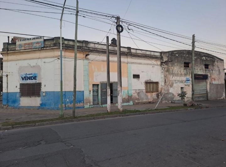 Casa · 400m² · 6 Ambientes · 1 Cochera