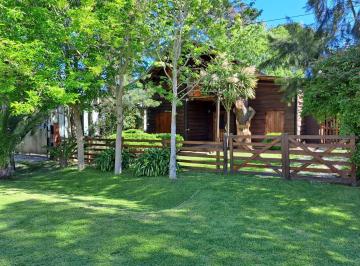 Casa · 75m² · 3 Ambientes · 1 Cochera · Casa Estilo Cabaña de 3 Ambientes en Los Acantilados