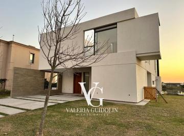 Casa · 169m² · 5 Ambientes · 4 Cocheras · Casa a Estrenar Laguna San Sebastian
