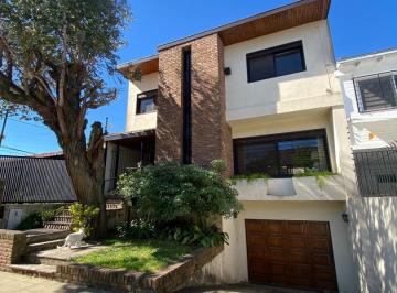 Casa · 197m² · 6 Ambientes · 2 Cocheras · Casa en Venta en Martinez - Apto Credito