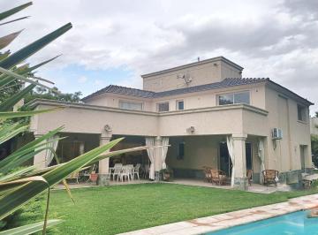 Casa · 383m² · 10 Ambientes · 2 Cocheras · Hauser Vende Amplia y Luminosa Casa Entre Jardines. 1000 m²