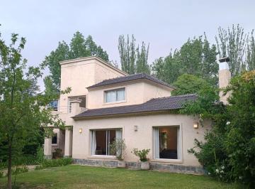 Casa · 383m² · 10 Ambientes · 2 Cocheras · Hauser Vende Casa en Barrio El Recodo