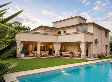 Casa · 383m² · 10 Ambientes · 2 Cocheras · Hauser Vende Amplia y Luminosa Casa Entre Jardines. 1000 m²
