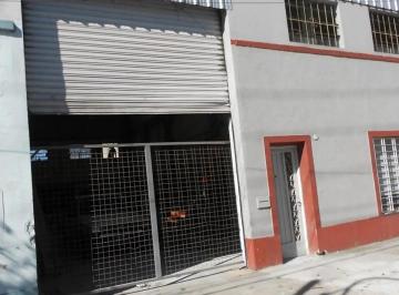 Bodega-Galpón · 300m² · 1 Cochera · Galpón 300 m² con Puente Grúa en Munro | Altura 9 m