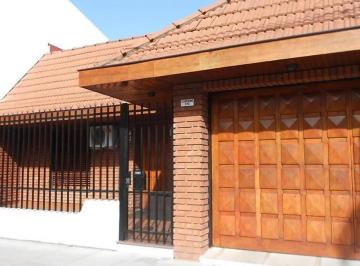 Casa · 220m² · 4 Ambientes · 1 Cochera · ¡Oportunidad! Casa 4 Amb. Apto Credito en Villa Martelli | J
