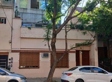 PH de 4 ambientes, Agronomía · Apto a Credito PH en Estado Excelente. Posee 4 Ambientes. Terraza. Sin Expensas