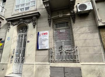 La propiedad consiste en un duplex con dos ambientes, kitchenette y baño. Situa · Local/oficina Comercial